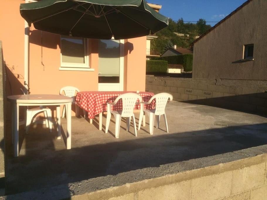 Le Coin Tranquille Au Pied Du Puy De Dome Apartment Pontgibaud Bagian luar foto
